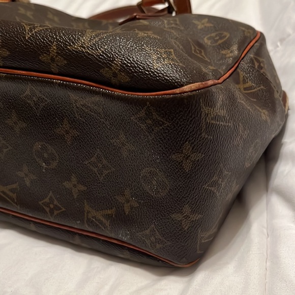 Authentic Louis Vuitton - Picture 5 of 12